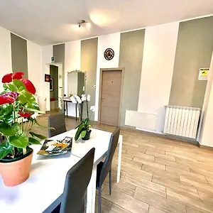 Auberge de jeunesse La Gloria Private Only, Rho